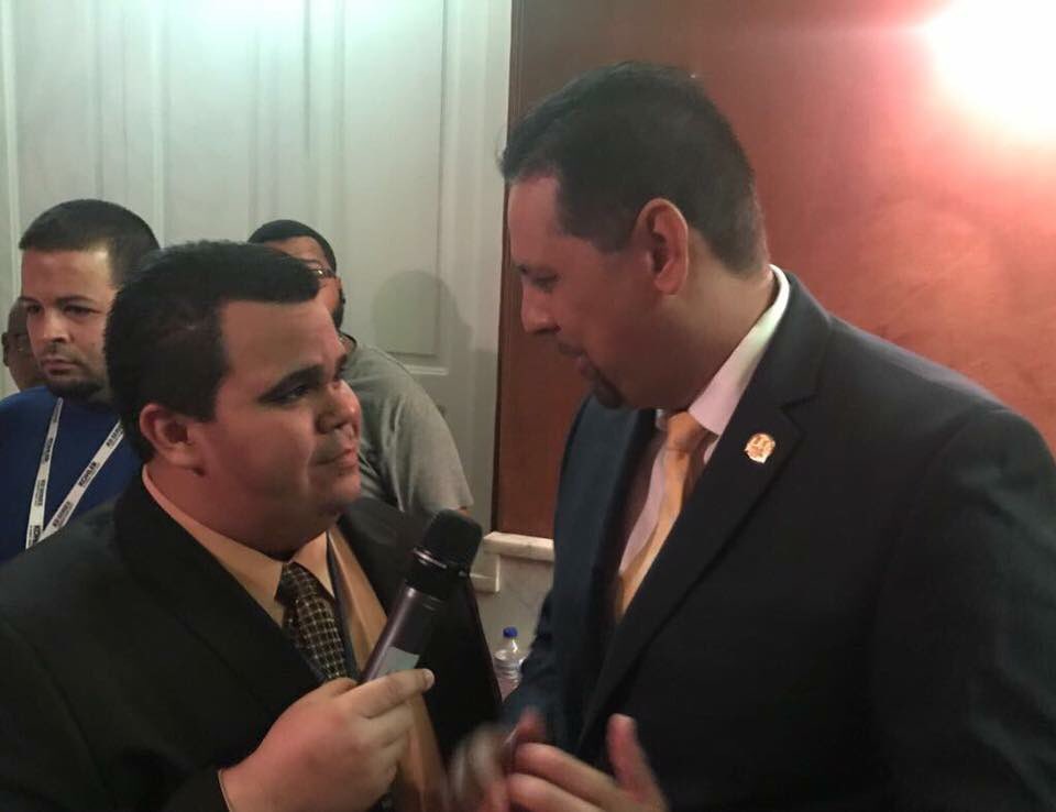 Continuamos en la Comisión Total del <a href="/SenadoPR/">Senado de Puerto Rico</a> desde el Teatro Yagüez en Mayagüez. <a href="/trschatz51/">Thomas Rivera Schatz</a>