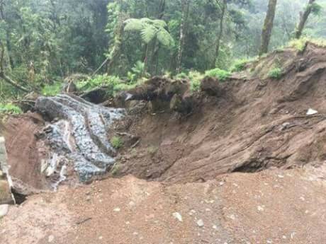 SaveMtSlamet's tweet photo. Mohon di tinjau ulang dan judicial review UU No 21 tahun 2014 Tentang Panas Bumi. Sebelum hutan Indonesia hancur lebur. @Humas_MKRI https://t.co/Eypwc5VAvo