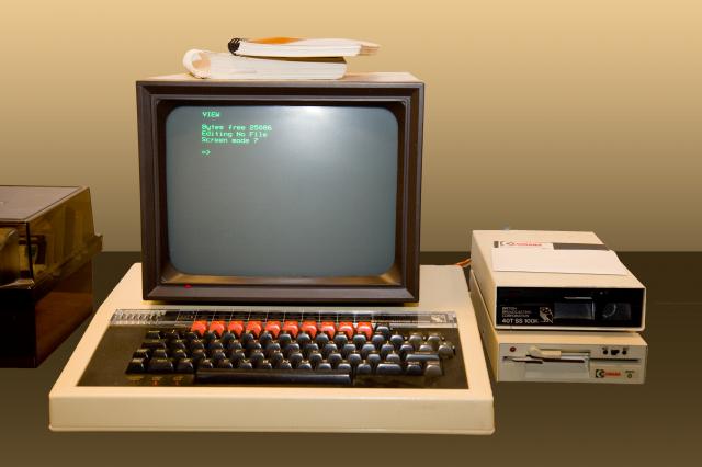 twinklresources's tweet image. #ThrowbackThursday - Did anyone have one of these in their classrooms? (As a pupil or teacher) ^Cher
#bbccomputer #retro #education