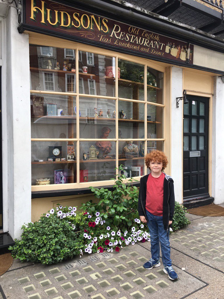 TomCurlyLock's tweet photo. Had to get a pic outside Mrs Hudson's place #littlesherlock #thefinalproblem #221B #Sherlock https://t.co/9hJu9pg5kO