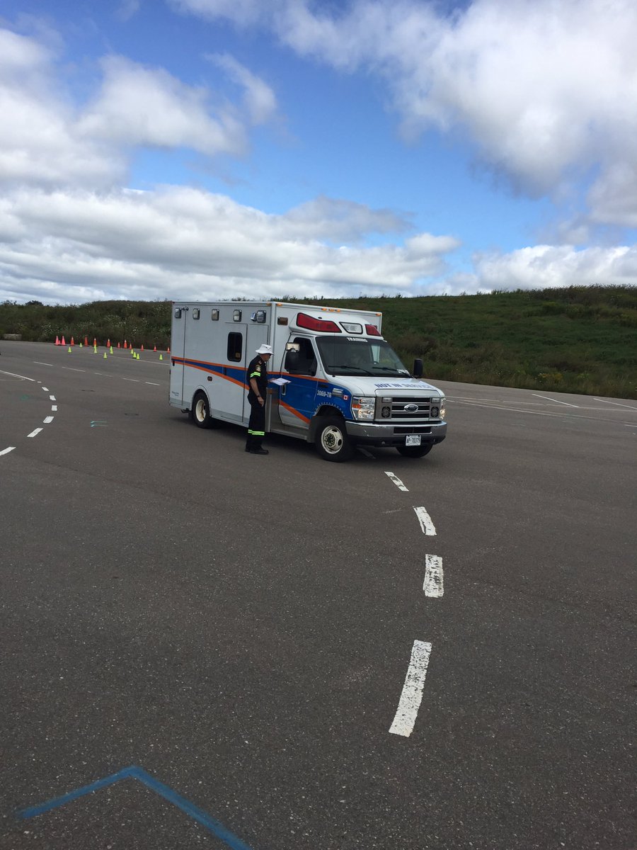 BradBowie1's tweet photo. Great 2 days for @Peel_Paramedics driver training #Shuffel-Steering @slarge_79 .....Thanks to Glen & @DavidLumpy46 our instructors https://t.co/2lH2kbm78D