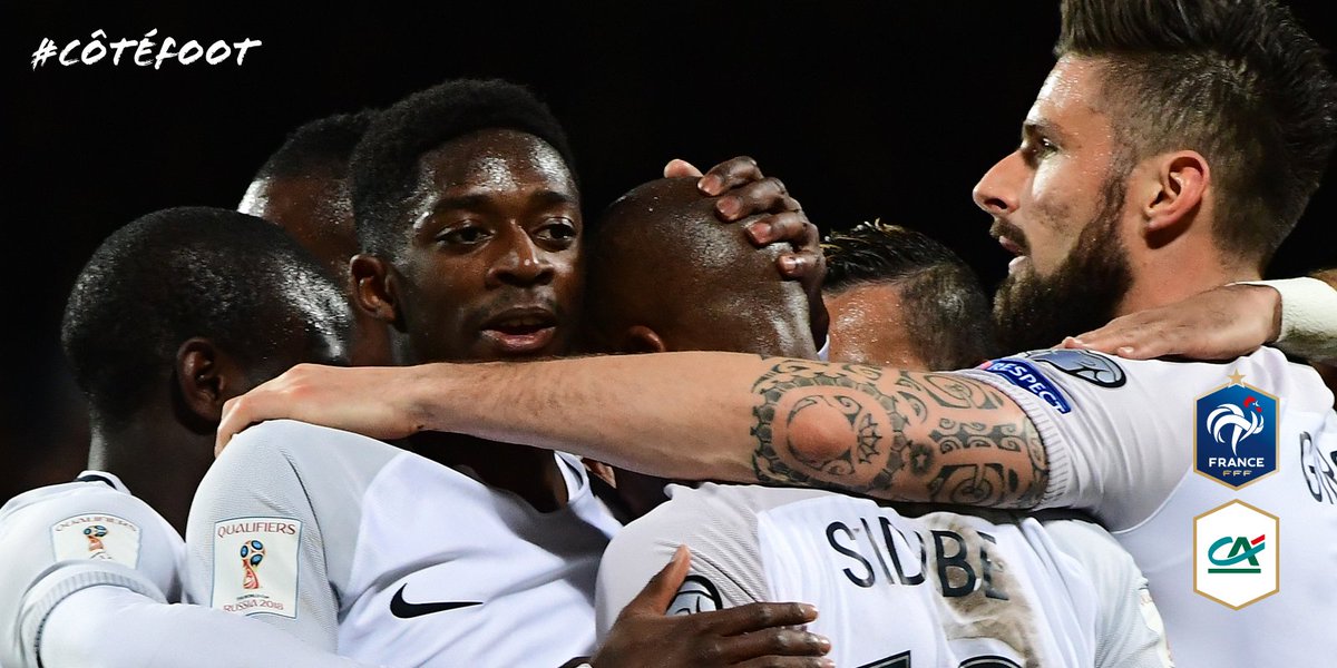 TF1's tweet image. Tente de gagner ton maillot de l'@equipedefrance !
Pour jouer :
1 – Suis @tousuncotefoot 
2 – RT
#CôtéFoot #FRAPBS