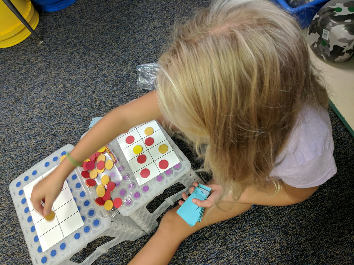 MrsRsClass1's tweet photo. Students engaged in Math Workshop! @FourOaksES @RaynorElizabeth #firstgrade https://t.co/C7mGAB0qXc