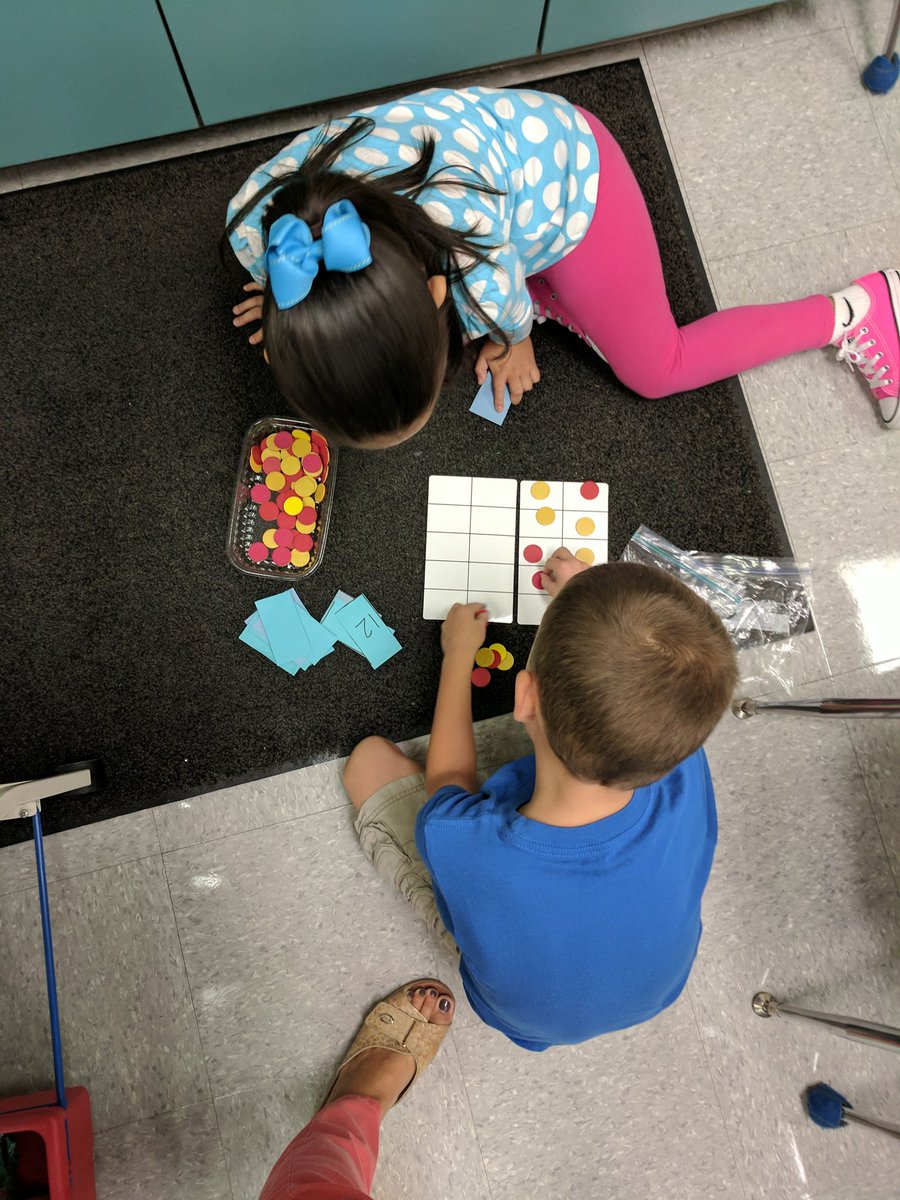 MrsRsClass1's tweet photo. Students engaged in Math Workshop! @FourOaksES @RaynorElizabeth #firstgrade https://t.co/C7mGAB0qXc