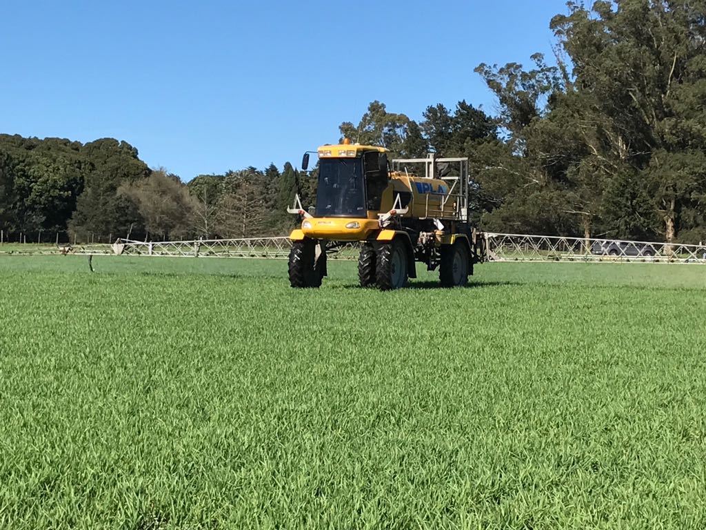CuthillAgro's tweet photo. Parte del equipo de #Cuthill controlando #aplicaciones de fungicidas en cebada 🌾🌾 #LasTalas #Fulton #BuscandolosMejoresResultados https://t.co/7Mia8oZGZr
