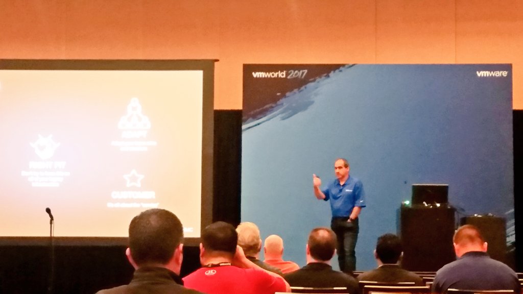 rfelipesilva's tweet photo. @pdiv from @DellEMC   presenting a great Dell IT Case Study @VMworld ! https://t.co/NeLI8oxEvB