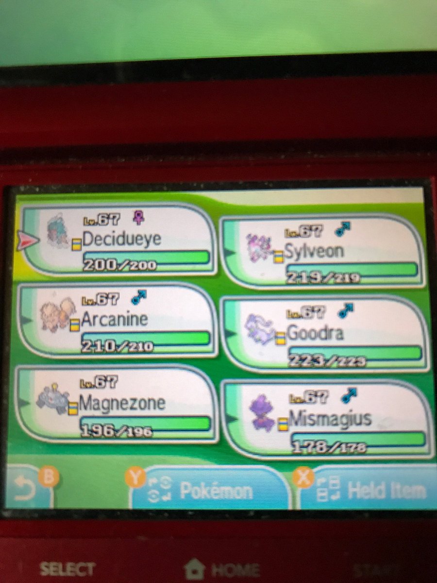 iR18_W's tweet photo. Pokémon Moon https://t.co/wf085BjBg2