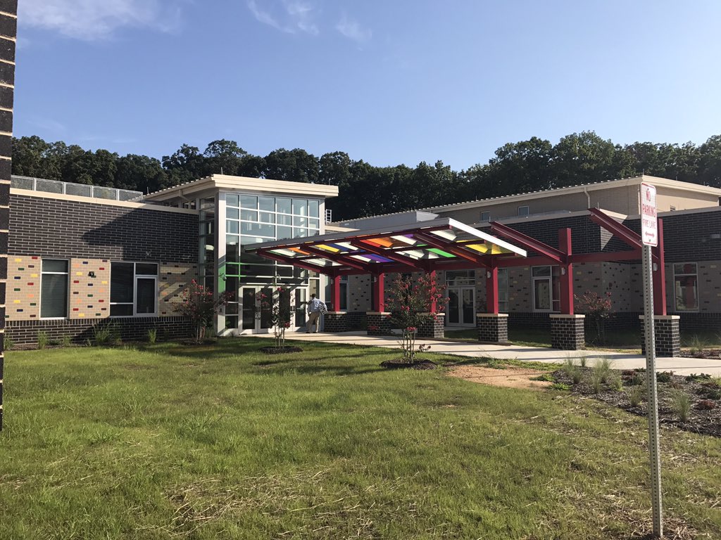 MariePhotogmom's tweet photo. Today is demo day for the old Relay ES. I'm so emotional!!! #relay4.0 #resnewbeginnings #relayelementaryschool @CounselorRes @jrbarnett_ https://t.co/VgyMwGIB1n