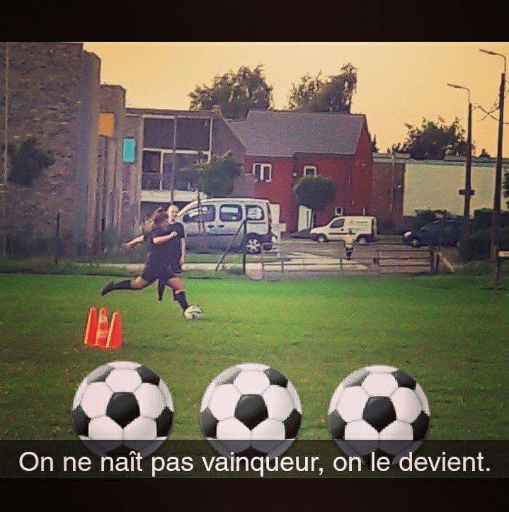 CharLine_Geelen's tweet photo. Prise pour le championnat!⚽️
#Foot #Passion #Melen https://t.co/5cwYVjf5sy