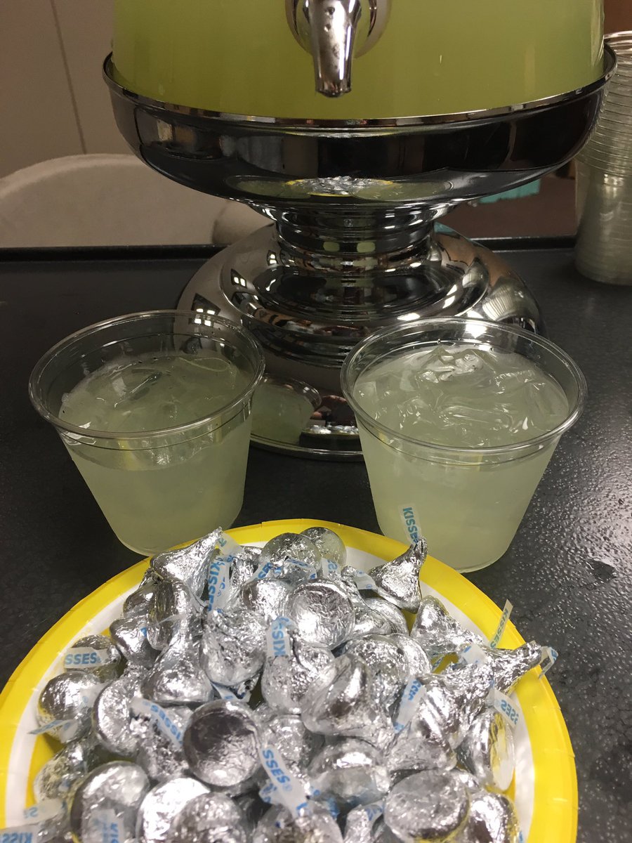 Herfurth_Bronco's tweet photo. When life gives teachers tired children, make lemonade and give kisses. #firstweektired https://t.co/JGS9GZcD51