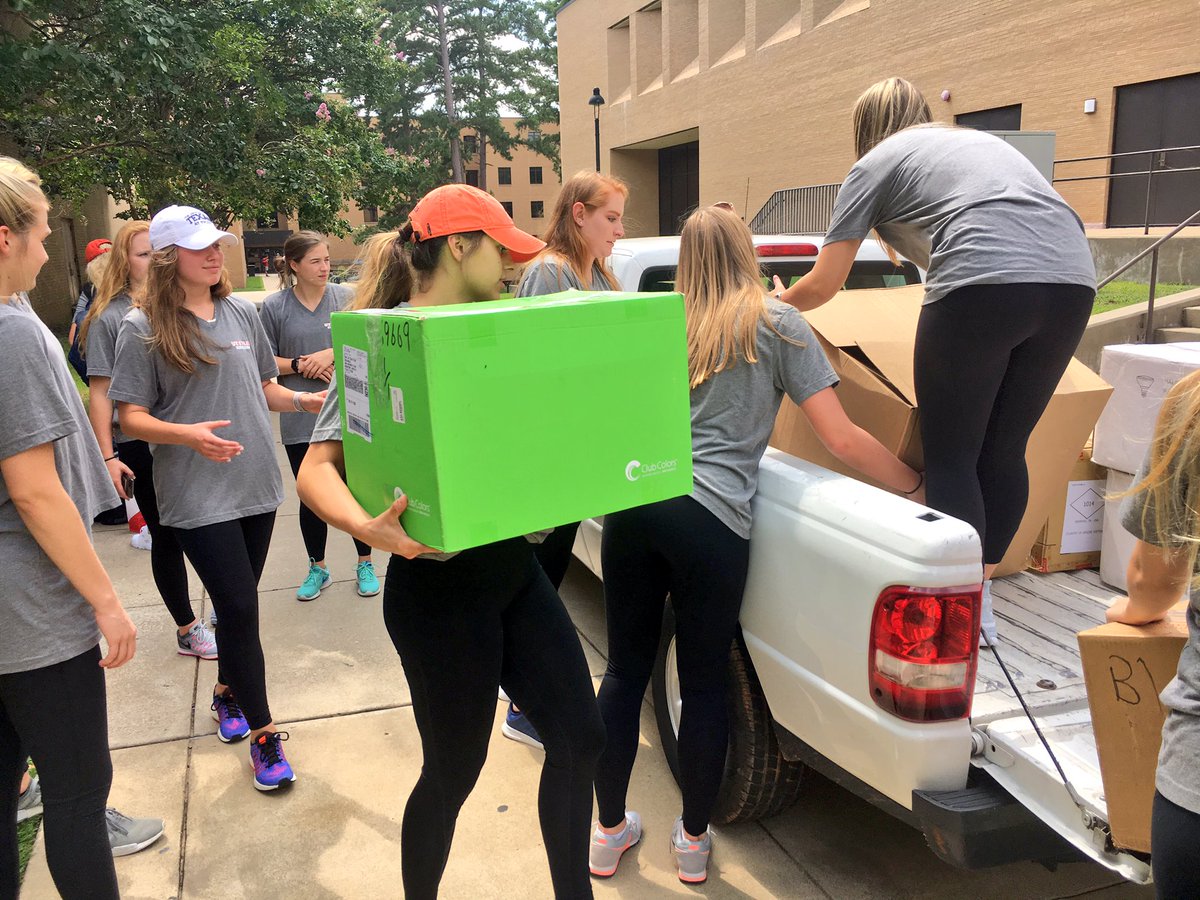 uttylerpatriots's tweet photo. @uttyler_vball led a @UTTyler Athletics effort that is sending 533 shirts along with other items to the @UHCougars clothing drive. https://t.co/gYGQEYa8no