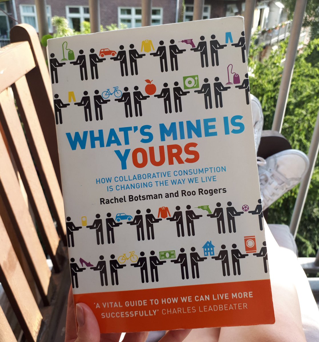 Lkeetels's tweet photo. Leestip van de week: 'What's mine is yours' over de kansen van het delen. #CollaborativeConsumption @rachelbotsman  #CircularSummerTip 31 https://t.co/hZs6TL6A5O