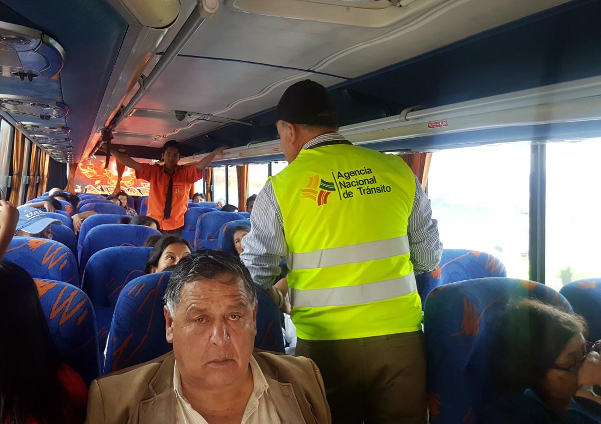 ANT_ECUADOR's tweet photo. #ANTImbabura realiza operativo de control en la vía E35, cantón Otavalo.
🚗Vehículos revisados: 65
❎🚛Vehículos sancionados: 3 https://t.co/drey71YMP5