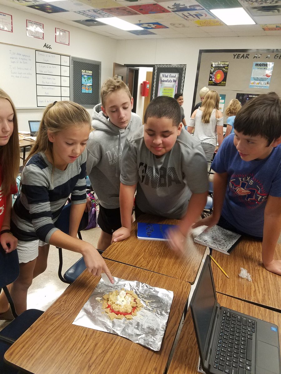 LaurieJackson34's tweet photo. #ctmswolfway Making models in science! Live the collaborating. https://t.co/19wK7oz2w8