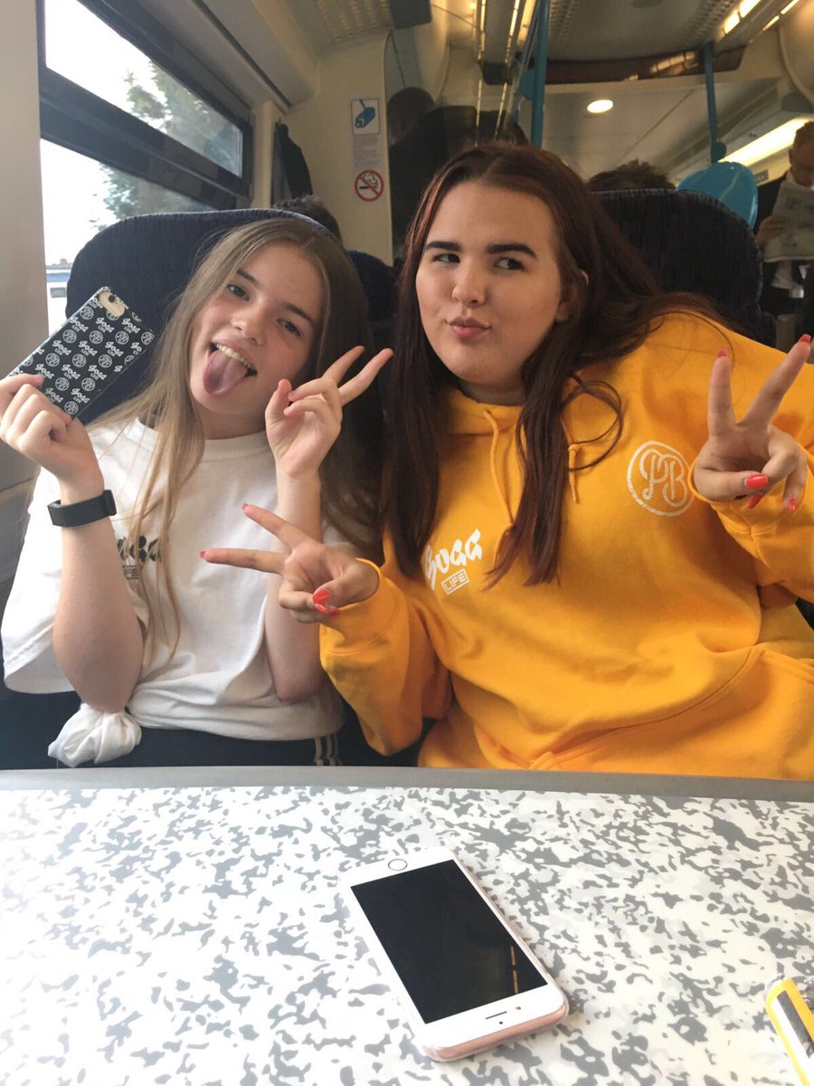 AimeeHilson's tweet photo. Went to the #PBxSL pop up shop on Tuesday it was amazing and all the staff were so kind❤️@PointlessBlog @Joe_Sugg @Zoella https://t.co/rICsJmQ3mN