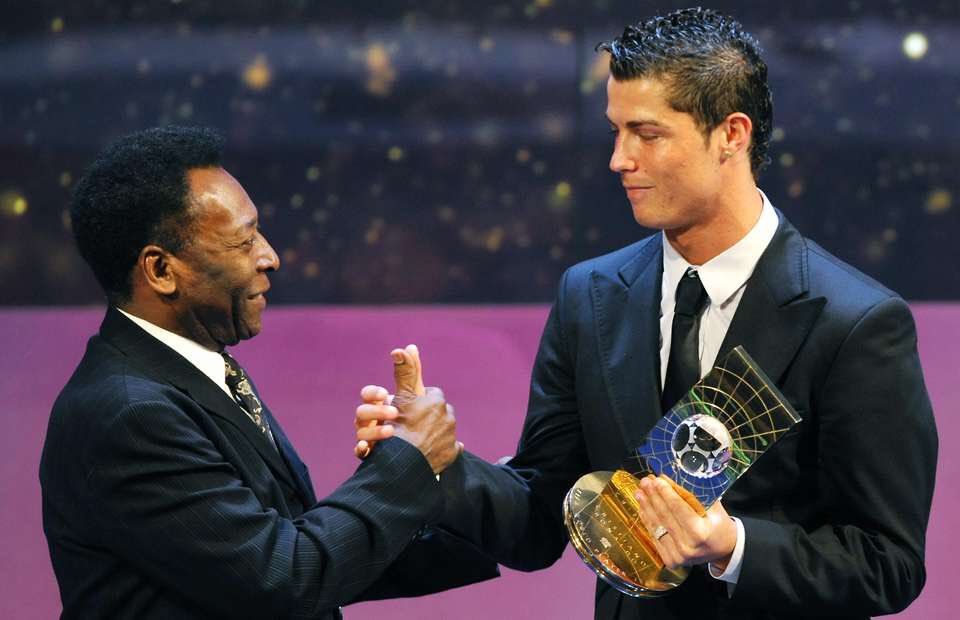 2010MisterChip's tweet photo. Cristiano Ronaldo (hat-trick hoy) acaba de SUPERAR a Pelé y ya es el quinto máximo goleador en TODA la historia del fútbol de selecciones. https://t.co/hV2hesGnlE