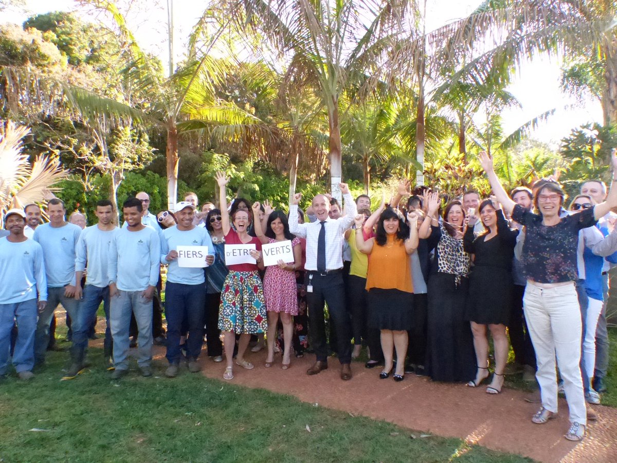 franceaubresil's tweet photo. A Embaixada da França no Brasil ganhou o 2º lugar no Concurso #EmbaixadaVerde promovido pelo MEAE @francediplo; Parabéns! #SemaineAmbass https://t.co/UzB1DYSabv