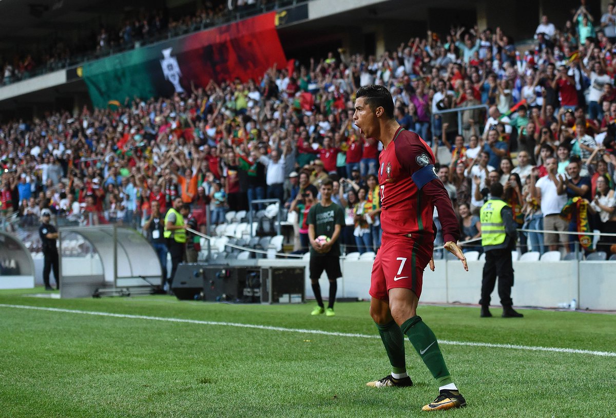 mundodabola's tweet photo. Mais um hat-trick do pai! 🇵🇹🔥 https://t.co/qcgNzrg09D