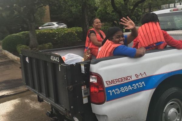 GiveBack_LA's tweet photo. A friend of ours needs a little help after #Harvey: Hurricane Harvey relief https://t.co/y64Kwn6jlW https://t.co/qM1L6wFcoE