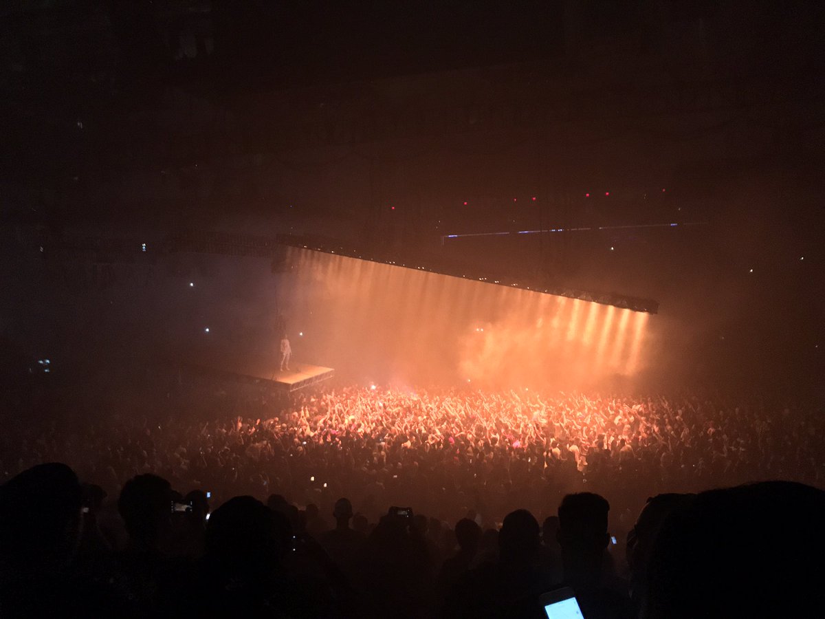 WVUStudents's tweet photo. #ThrowbackThursYE to when I saw the GOAT Kanye West in Las Vegas last October. Kanye is my favorite artist of all time 💸 https://t.co/MJ7wumLOM0