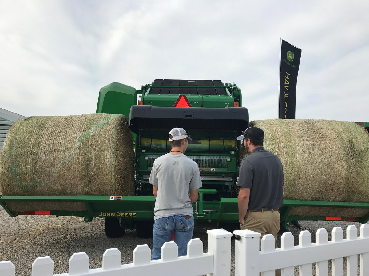 JohnDeere's tweet photo. Collect 2 bales while making the 3rd &amp; drop all 3 at once. It's not fantasy, it's the future of baling. #FPS17 https://t.co/XJB9Zs3zNt https://t.co/NzQph6NilS