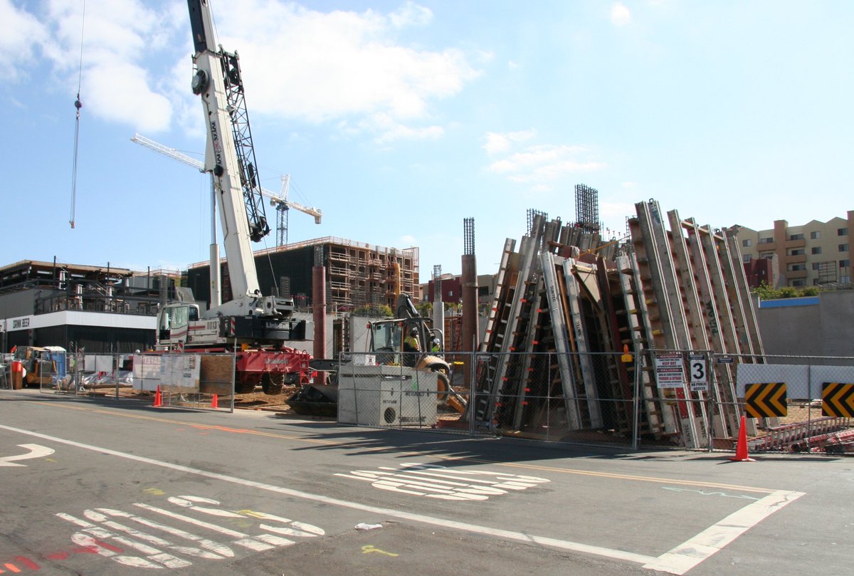MakersQuarter's tweet image. Thank you @RepScottPeters for visiting @MakersQuarter!
@HumaneSmarts @UrbanDiscoveryA @fablabsd 
#FuseIntegration
#MQBlockD 
#InnovationHub