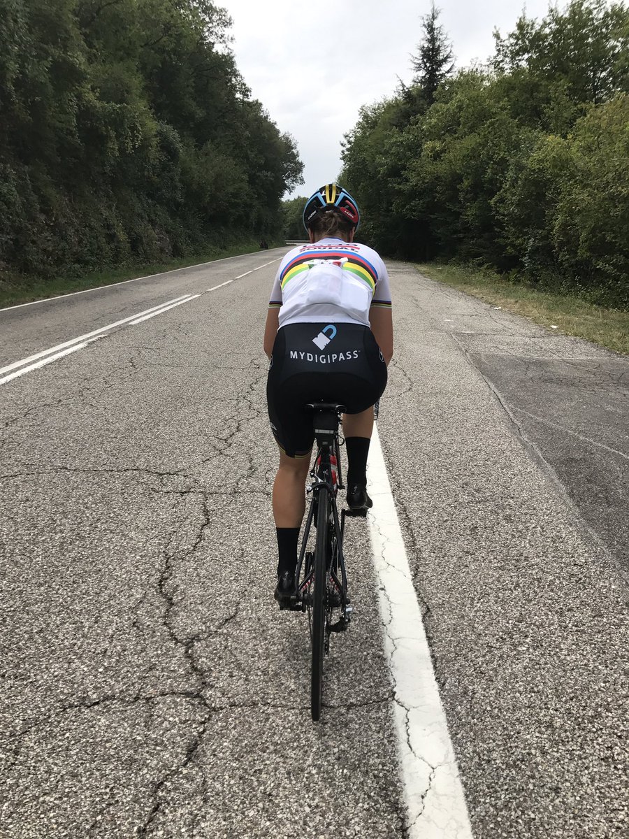 IlegemsKen's tweet photo. My view training on the Monte Baldo today, just one thing is missing in 🌈colors... https://t.co/RfdWiKmHE4