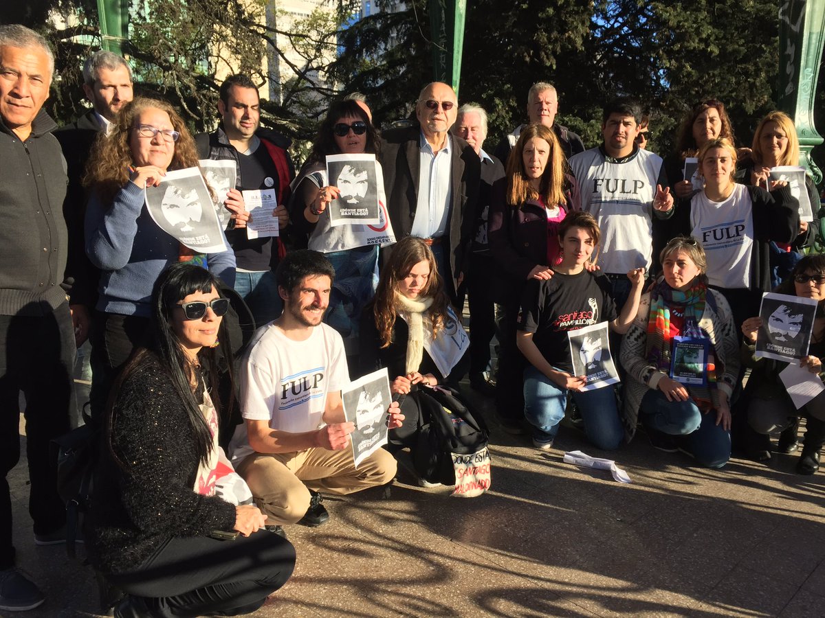 FPMilagroSala's tweet photo. #AHORA Participamos del acto por la aparición de Santiago Maldonado

-Federación Universitaria de La Plata- https://t.co/iuOLLjsked