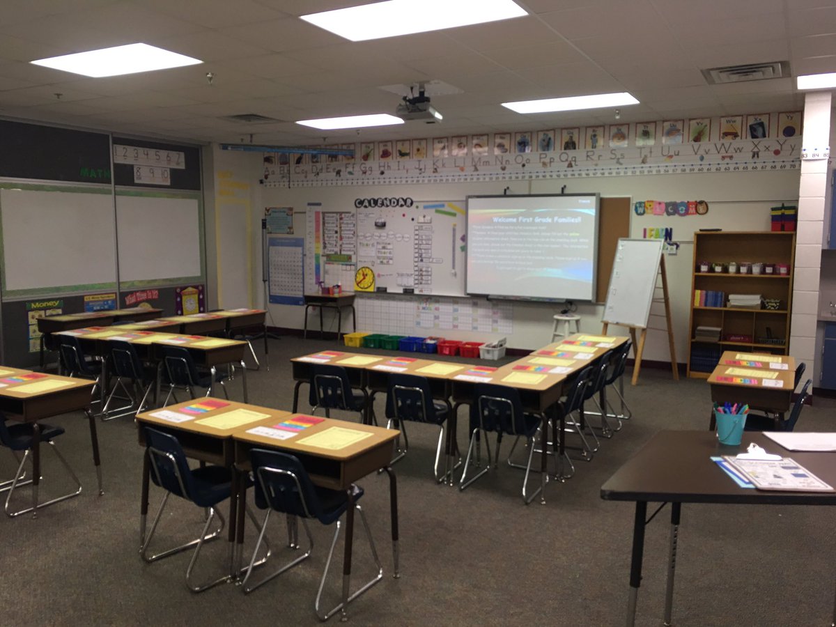 MrsRamirez3's tweet photo. Ready for Meet the Teacher! 🍎📚#firstgrade #newstudents #excited #BVInnovates https://t.co/zYUKHS5G6O