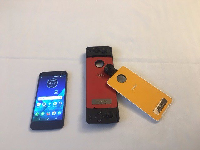 Bright's tweet image. Deze nieuwe high-end #Motorola-smartphone is uit te breiden met modules, waaronder een #360graden-camera
bright.nl/nieuws/motorol…