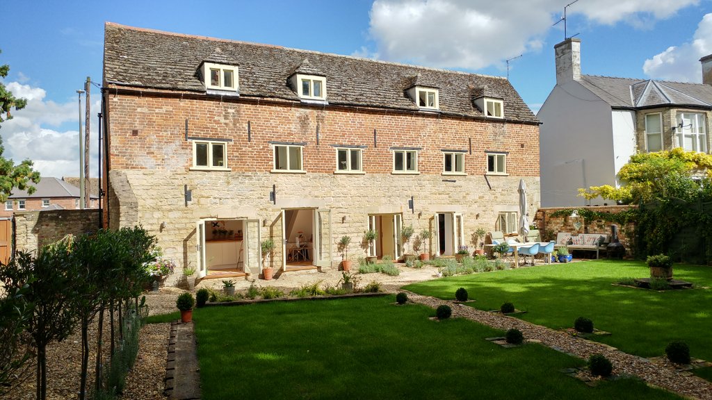 A stunning contemporary barn coming to the market for £850,000.