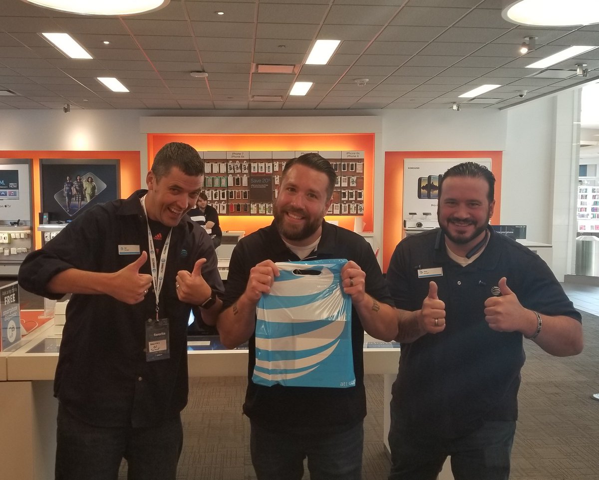 MaximizeATT's tweet photo. COR IHX Partnership. One Team One Dream. Helping customers everywhere!  #notroubles  #ourne #funatwork #IHXecutioNERs https://t.co/mpAPQWSWE8