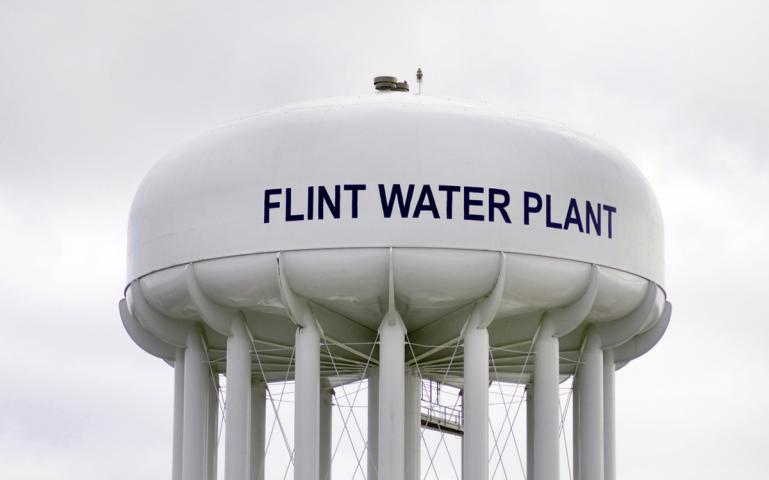 medialab's tweet photo. The situation in Flint is difficult but getting better, @MonaHannaA &amp; Marc Edwards tell @Sierra_Magazine https://t.co/l7mOc0DP4g #DefianceML https://t.co/qmPdrFYBz5