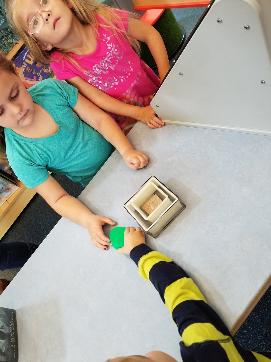 JoGetsCurious's tweet photo. So @KYScience is on the move again. This time #ScienceInPlay2Go is visiting @laurellibrary. The #Shapes&StuffStore is already hopping! #ECE https://t.co/TkzE0TwAzq
