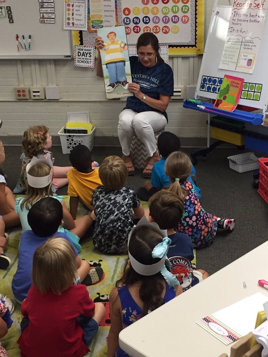 richardsonml's tweet photo. @echolsvhcs reading to 2nd graders and teaching another Golden Rule lesson. https://t.co/3BEP2Nc47J