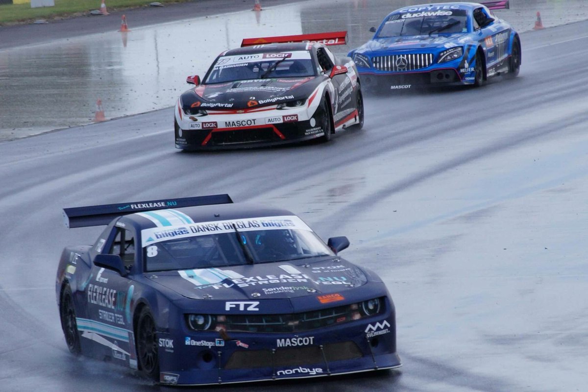 MaxKlinkby's tweet photo. The #8 leading in the wet @TeamFlexlease https://t.co/aUdpdKpuXL