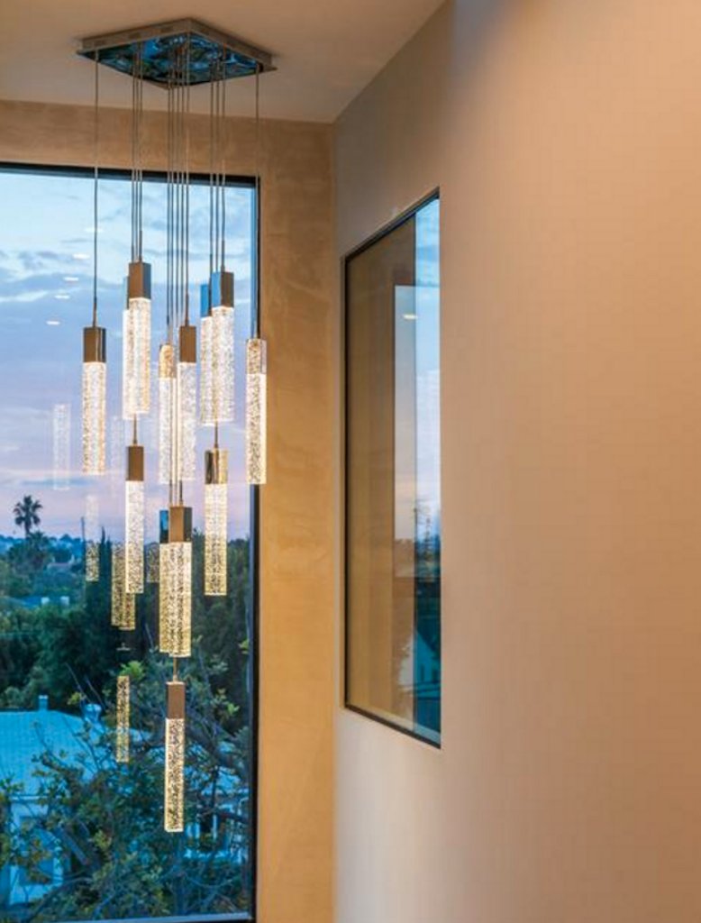 WSArealestate's tweet photo. The spectacular, modern chandelier at #3036Glendon!
https://t.co/cdkO3iSbVN #realestate #homeforsale #luxuryhome #socal #WSArealestate https://t.co/50pznXXrfg