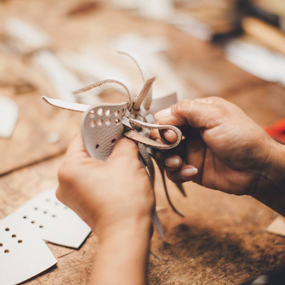 thestlouisanco's tweet photo. Some of our favorite ethical clothing shops in the middle of America @NisoloShoes @Fauxgerty @GreenheartShop &amp; more https://t.co/f6Q9qvOoFq https://t.co/A5IOcAQsBq