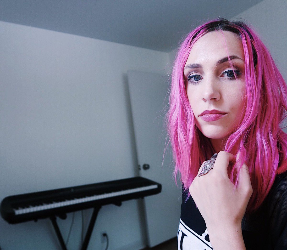 barbieariel's tweet photo. ....I just wanna make music that makes them feel something.... #turnyourpainintoart #dragmyhearttothepiano #andmakeitsingforyou https://t.co/7Gb6hbUMhV