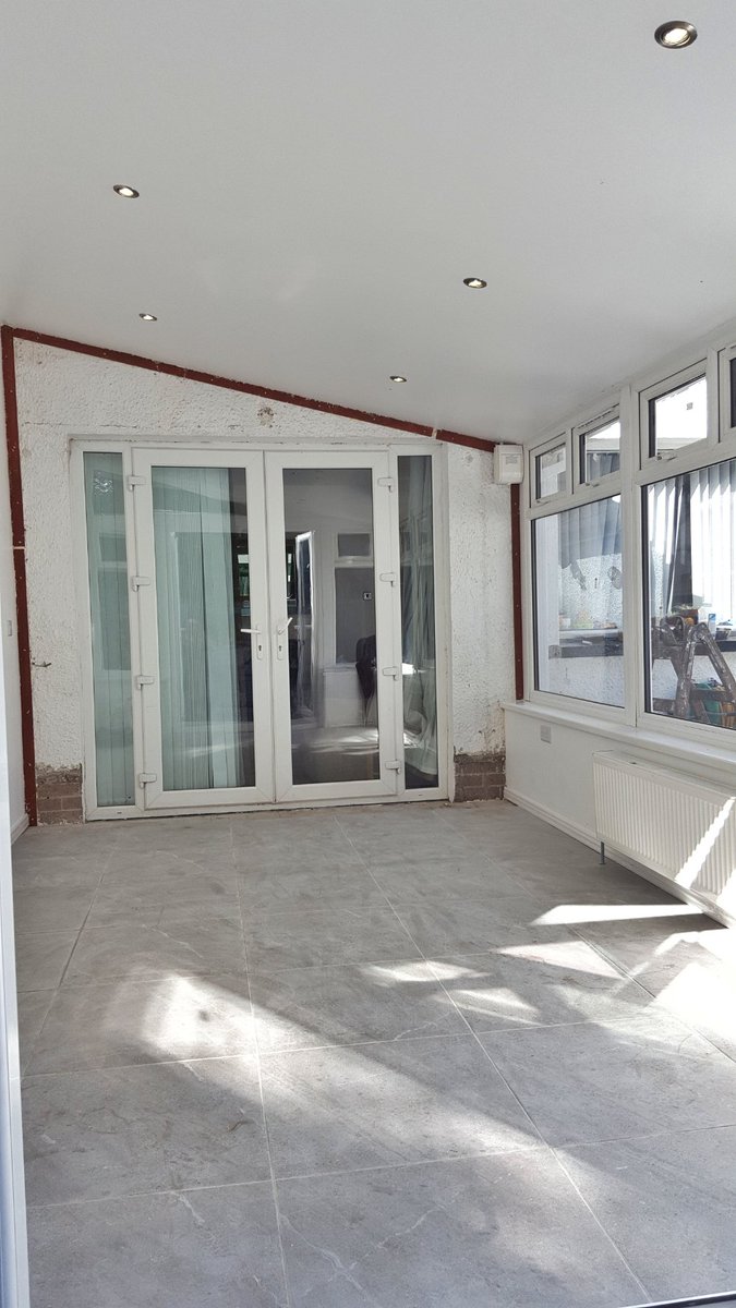 JacobsonModular's tweet image. 3x4.5m Lean to  sunroom, craned into place in under 8 minutes. #belfasthour #northernireland #standingseam #belfast