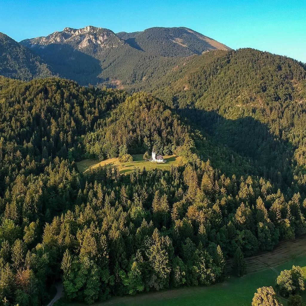 spusavec's tweet photo. St. Nicholas's Church above Mače #birdeyeview #nature #beauty #gorgeous #landscape #outdoors #flying #learningt… https://t.co/kyz5lUe7dJ https://t.co/ZLcdLf3LAF