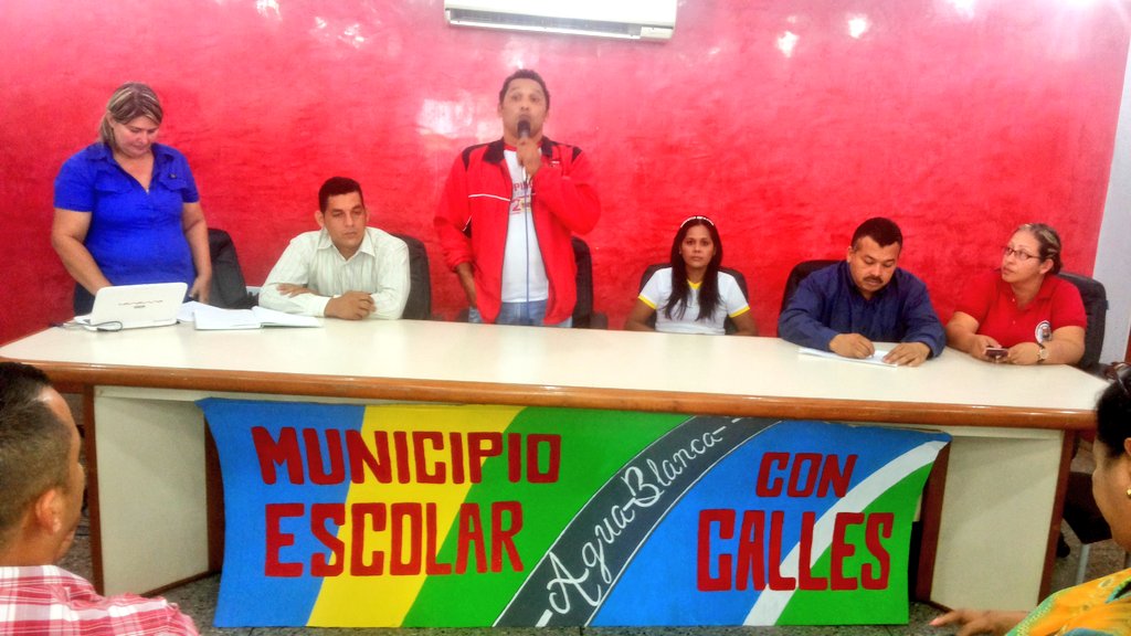 clifmaguablanca's tweet photo. #30Ago Juramentacion dl Comando Educativo en apoyo a @rafaelcalles y @PartidoPSUV @NicolasMaduro @8VA_ESTRELLA_ZE @wilivaldoGoyo @OMAR_2301 https://t.co/zLm3eTGHDw