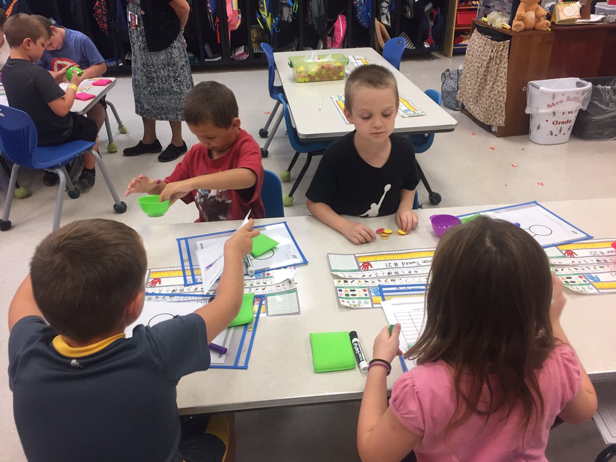 amberwjeffers's tweet photo. Mrs. Jeffers's First grade students working on math fact fluency by "shaking those disks!" #funfirsties @OttwayEagles https://t.co/aQAqu5NMeu