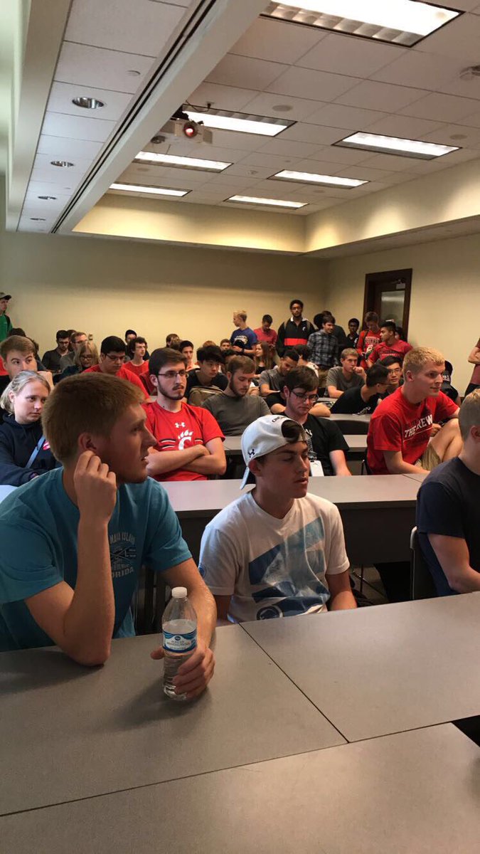 UCRoboticsTeam's tweet photo. Had a great turn out for our first meeting last night. 70 new members. #robots https://t.co/XXuaFAC79C