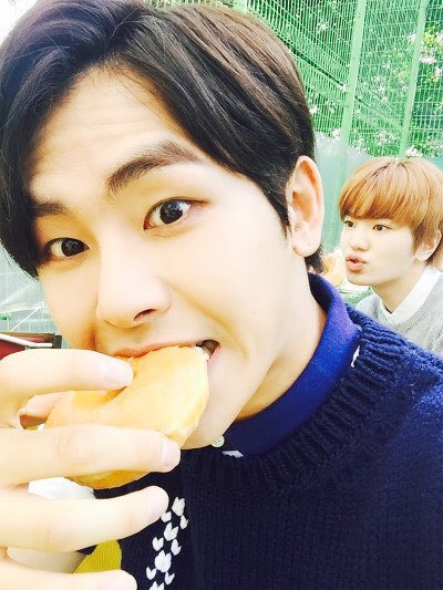 sungjongpics's tweet photo. thank you for staying with us for seven years 💜 https://t.co/F6NalXm0Dv