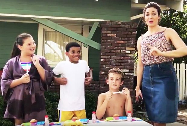 Gabby_Spnatural's tweet photo. #ThisIsUs Video: #TheMandyMoore  Celebrates the Big Three's Birthday With a Pearson Family Bake Off https://t.co/dDYWEMPA4Z https://t.co/Jw2myxuJU4