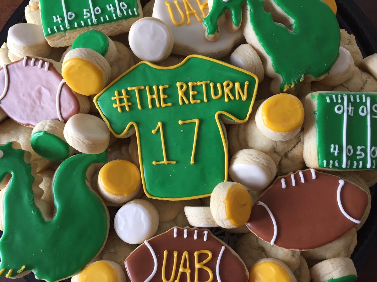 IcingCookies's tweet image. Join us at @SnoozysUAB tomorrow to celebrate #thereturn of the UAB Blazers! #uablazers #birmingham #football #party