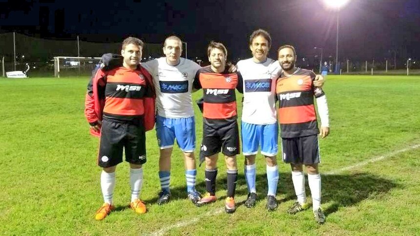 diariostampa's tweet photo. #Futbol #Mas34 ¡Hermosa foto entre los jugadores de CSHA y Macabi que vistieron la de Argentina! Akkauy, Orbach, Kachani, Schvartz y Srur. https://t.co/LJArec8ENR