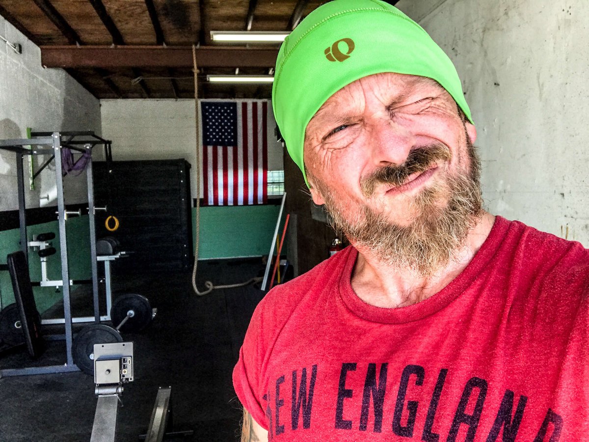 MOEfitness's tweet photo. After work #WOD 1000m Row and 10 95# Power Cleans. 5 rounds. #MOEfit #functionalfitness https://t.co/YSuJ7VOlTu
