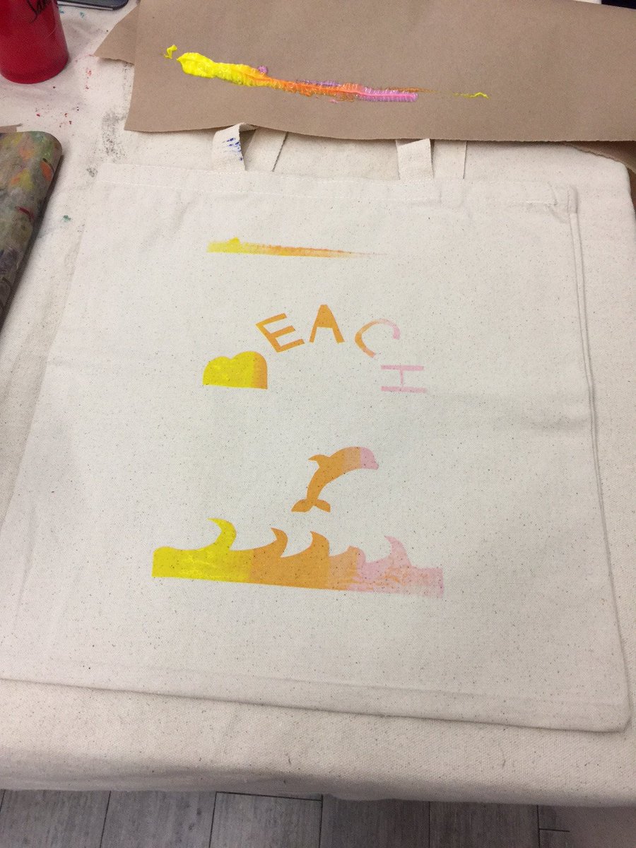 AnalyticsKim's tweet photo. .@SlalomNYC consultants learning the art of screen printing! #imwithslalom #loveyourfuture #newyorkspice https://t.co/JHvsQ9wCyr